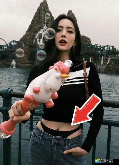 女无内裤疯狂揉下部㊙️：揭秘女生为何偏爱这种舒适穿搭