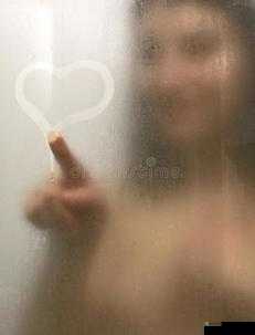 美女隐私㊙️裸洗澡视频引发热议 社会对个人边界认知的深度思考